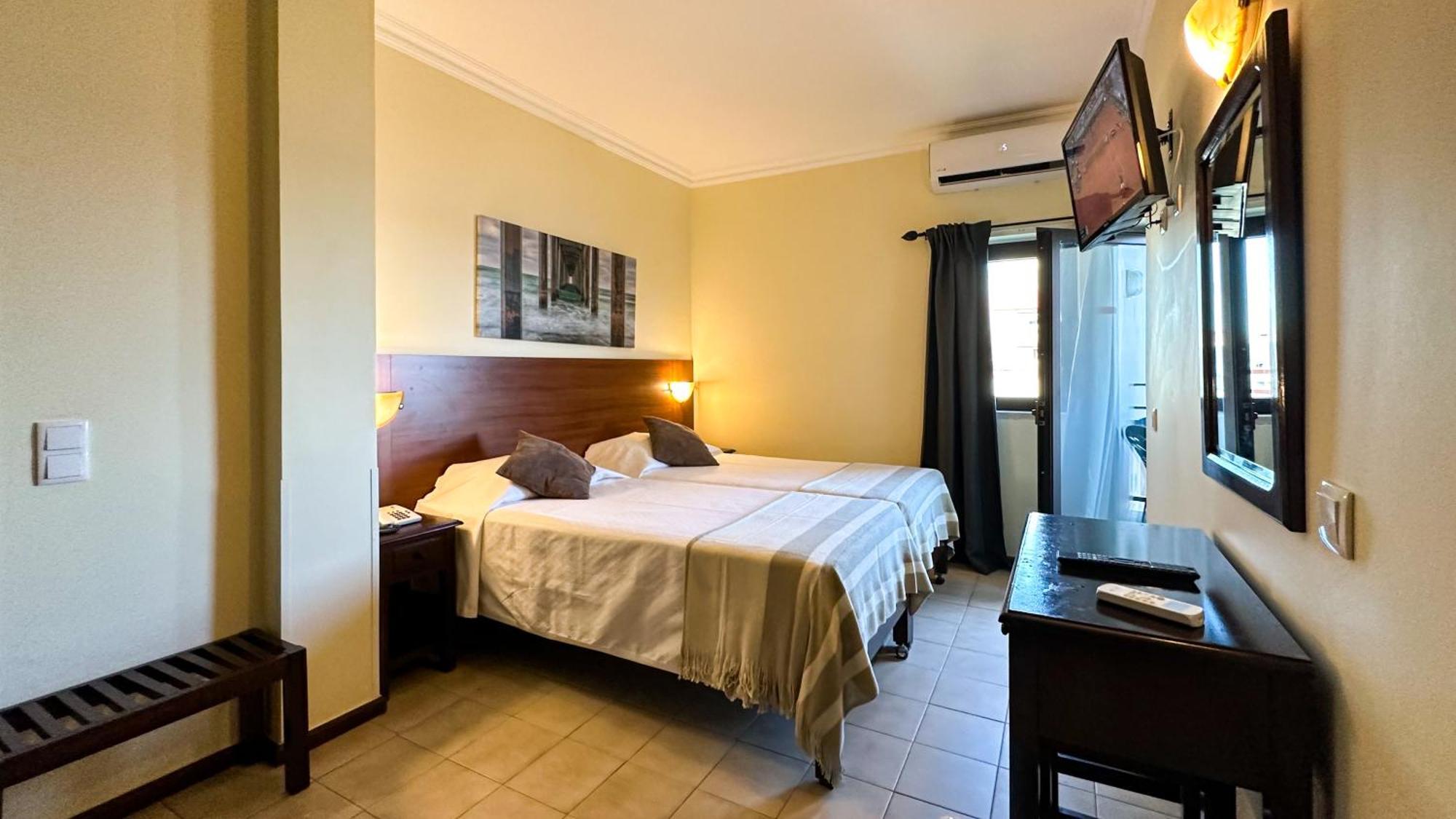 Hotel Avenida Praia Portimão Kültér fotó